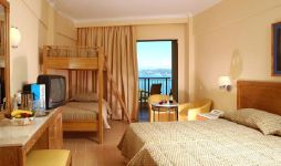 2 HTL NISSAKI BEACH FAMILY ROOM.jpg