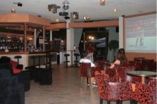 8 HTL PARK BAR SALA TV.jpg