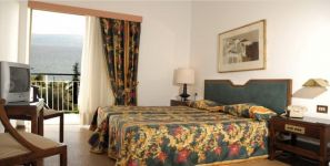 04 HTL HOLIDAY IN DOUBLE ROOM MAIN BUILDING.jpg