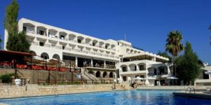 HTL MAGNA GRECIA VISTA DALLA PISCINA.jpg