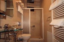 5 DE LUXE BATH 2 ROOM.jpg
