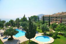 4 DELFINIA PISCINA.jpg