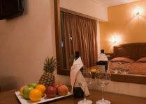 2 HTL CRYSTAL CITY ROOM.jpg