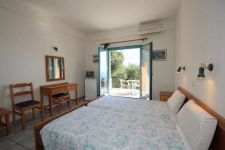 5 ENJOY LICHNOS BEACH CAMERA DA LETTO.JPG