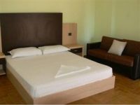 HOTEL APOLLON CAMRE DA LETTO 2.jpg
