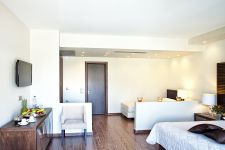 11 DIAMOND HOTEL.jpg