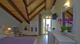 09 CAMERA VISTA MARE.jpg