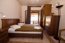 8 TOURIST ROOM.jpg