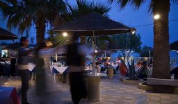 11 HTL KAMARI BEACH.jpg