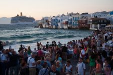 06 MYKONOS Turisti alla piccola Venezia.jpg