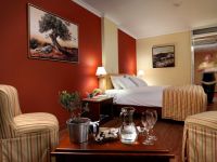 4 HTL TITANIA EXECUTIVE ROOM.jpg
